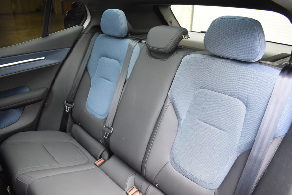 Volvo EX30 272PK Single Motor Extended Range Ultra 69kWh / Extra getint glas / Climate Pack / Panoramadak / 360 Camera / Elektrisch verstelbare stoelen / 20" Lichtmetalen velgen