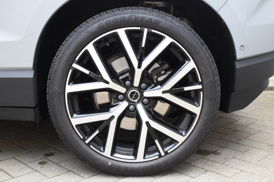 Volvo EX30 272PK Single Motor Extended Range Ultra 69kWh / Extra getint glas / Climate Pack / Panoramadak / 360 Camera / Elektrisch verstelbare stoelen / 20" Lichtmetalen velgen