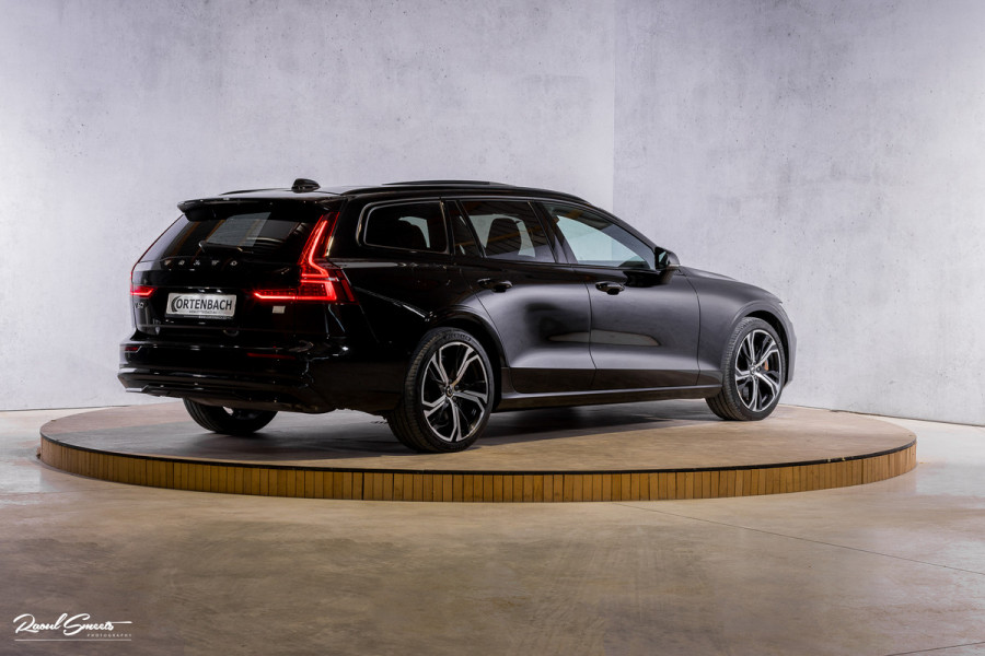 Volvo V60 2.0 T8 Plug-in hybrid AWD Ultimate Dark Long Range | Panorama dak | Harman Kardon | Adaptieve cruise | Blis | Memory |
