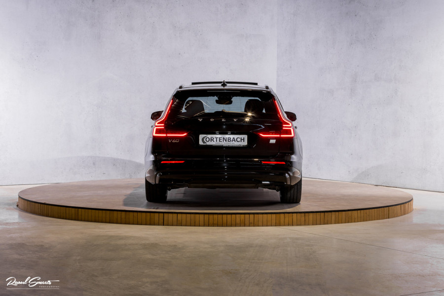 Volvo V60 2.0 T8 Plug-in hybrid AWD Ultimate Dark Long Range | Panorama dak | Harman Kardon | Adaptieve cruise | Blis | Memory |