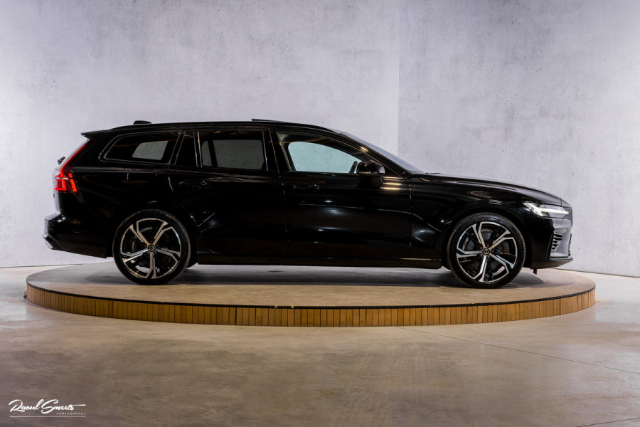 Volvo V60 2.0 T8 Plug-in hybrid AWD Ultimate Dark Long Range | Panorama dak | Harman Kardon | Adaptieve cruise | Blis | Memory |