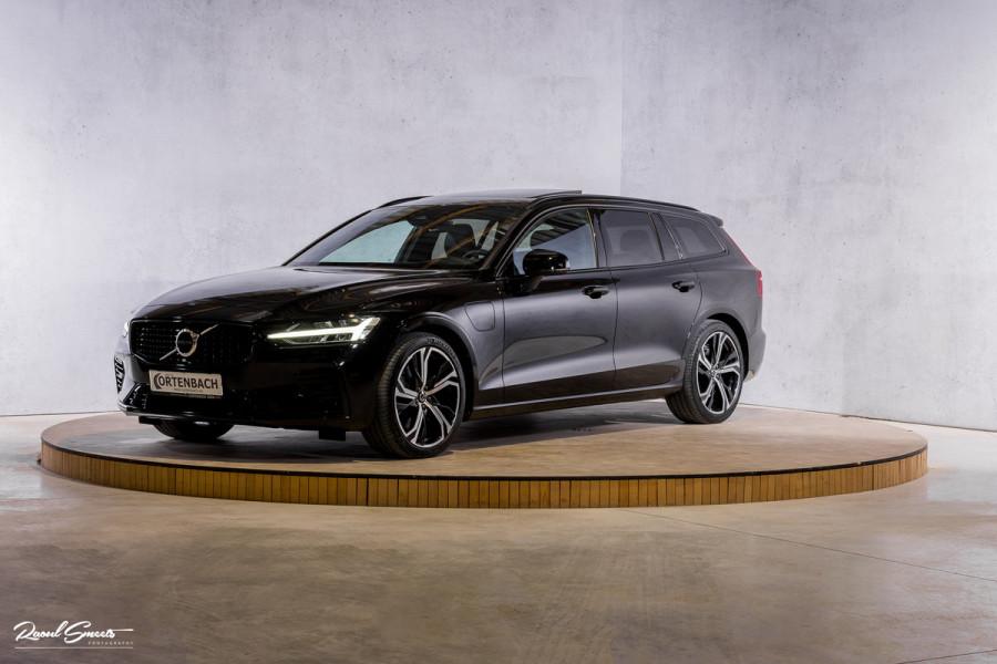 Volvo V60 2.0 T8 Plug-in hybrid AWD Ultimate Dark Long Range | Panorama dak | Harman Kardon | Adaptieve cruise | Blis | Memory |