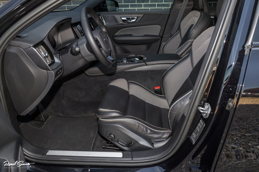 Volvo V60 2.0 T8 Plug-in hybrid AWD Ultimate Dark Long Range | Panorama dak | Harman Kardon | Adaptieve cruise | Blis | Memory |