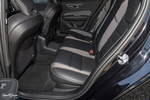 Volvo V60 2.0 T8 Plug-in hybrid AWD Ultimate Dark Long Range | Panorama dak | Harman Kardon | Adaptieve cruise | Blis | Memory |