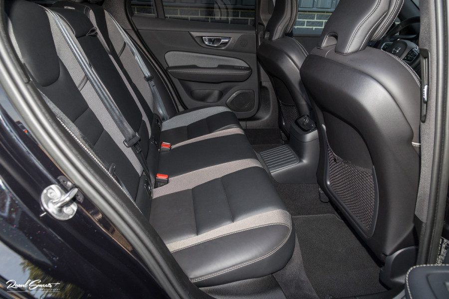 Volvo V60 2.0 T8 Plug-in hybrid AWD Ultimate Dark Long Range | Panorama dak | Harman Kardon | Adaptieve cruise | Blis | Memory |