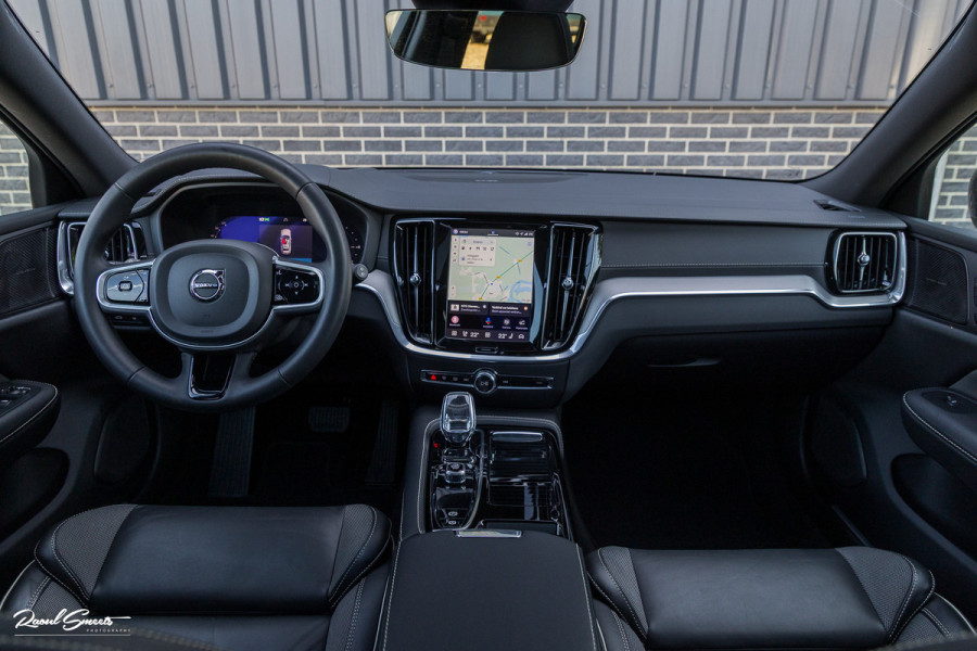 Volvo V60 2.0 T8 Plug-in hybrid AWD Ultimate Dark Long Range | Panorama dak | Harman Kardon | Adaptieve cruise | Blis | Memory |