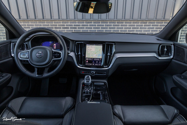 Volvo V60 2.0 T8 Plug-in hybrid AWD Ultimate Dark Long Range | Panorama dak | Harman Kardon | Adaptieve cruise | Blis | Memory |