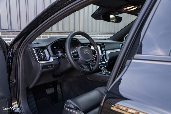Volvo V60 2.0 T8 Plug-in hybrid AWD Ultimate Dark Long Range | Panorama dak | Harman Kardon | Adaptieve cruise | Blis | Memory |