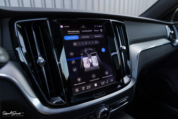 Volvo V60 2.0 T8 Plug-in hybrid AWD Ultimate Dark Long Range | Panorama dak | Harman Kardon | Adaptieve cruise | Blis | Memory |