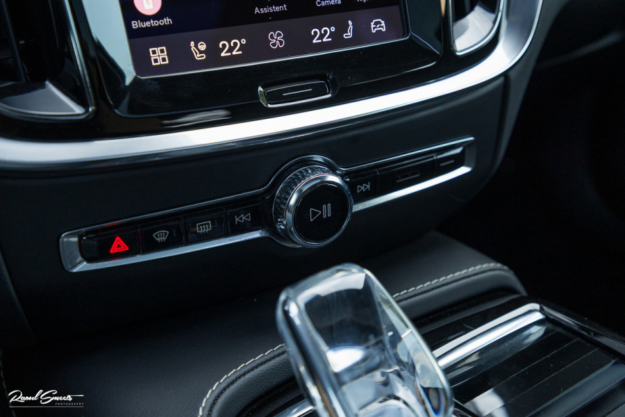 Volvo V60 2.0 T8 Plug-in hybrid AWD Ultimate Dark Long Range | Panorama dak | Harman Kardon | Adaptieve cruise | Blis | Memory |