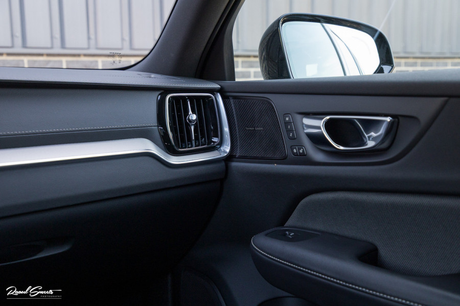 Volvo V60 2.0 T8 Plug-in hybrid AWD Ultimate Dark Long Range | Panorama dak | Harman Kardon | Adaptieve cruise | Blis | Memory |