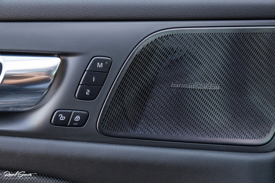 Volvo V60 2.0 T8 Plug-in hybrid AWD Ultimate Dark Long Range | Panorama dak | Harman Kardon | Adaptieve cruise | Blis | Memory |