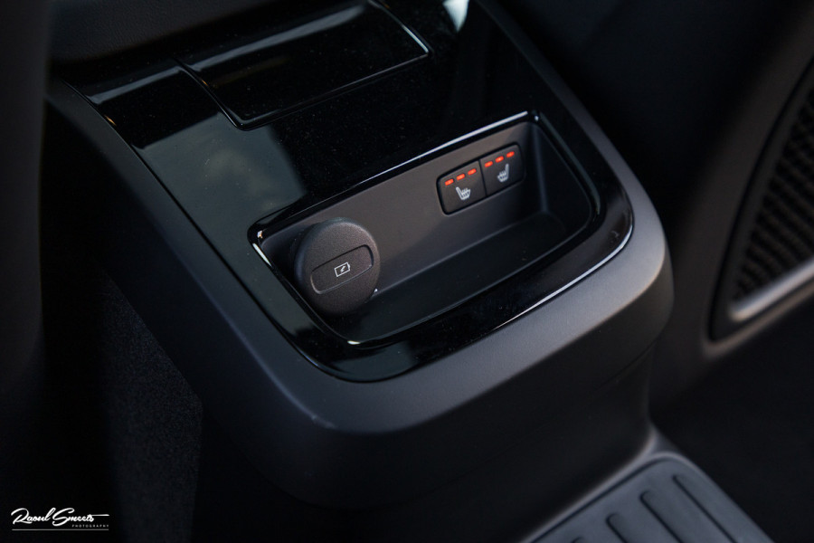 Volvo V60 2.0 T8 Plug-in hybrid AWD Ultimate Dark Long Range | Panorama dak | Harman Kardon | Adaptieve cruise | Blis | Memory |