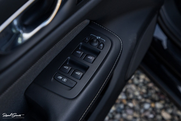 Volvo V60 2.0 T8 Plug-in hybrid AWD Ultimate Dark Long Range | Panorama dak | Harman Kardon | Adaptieve cruise | Blis | Memory |