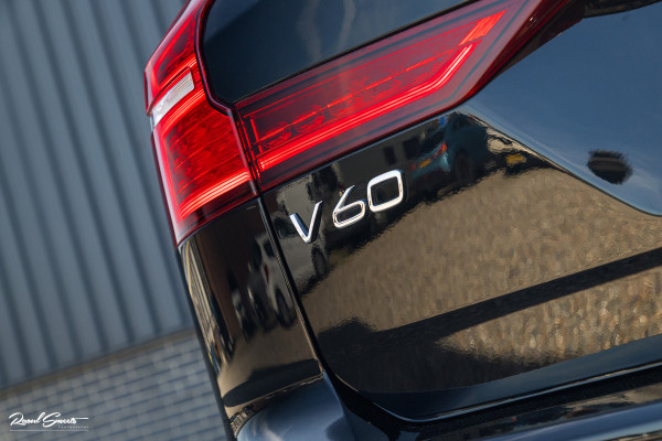 Volvo V60 2.0 T8 Plug-in hybrid AWD Ultimate Dark Long Range | Panorama dak | Harman Kardon | Adaptieve cruise | Blis | Memory |