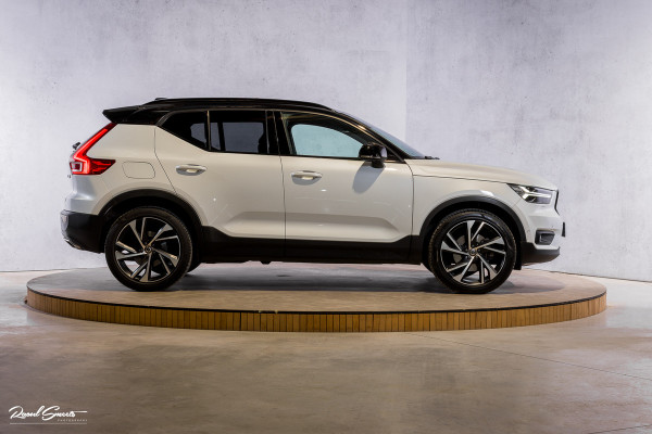 Volvo XC40 2.0 T5 AWD R-Design Intro Edition | 2.100 kg Trekvermogen | Zwenkbare trekhaak | Panorama dak | Adaptieve cruise | Blis | Memory |