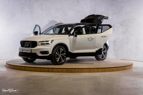 Volvo XC40 2.0 T5 AWD R-Design Intro Edition | 2.100 kg Trekvermogen | Zwenkbare trekhaak | Panorama dak | Adaptieve cruise | Blis | Memory |