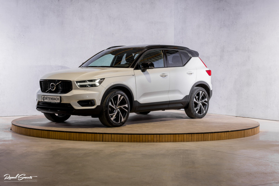 Volvo XC40 2.0 T5 AWD R-Design Intro Edition | 2.100 kg Trekvermogen | Zwenkbare trekhaak | Panorama dak | Adaptieve cruise | Blis | Memory |