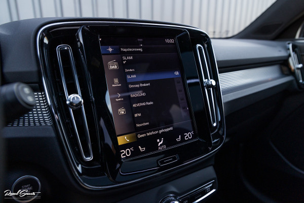 Volvo XC40 2.0 T5 AWD R-Design Intro Edition | 2.100 kg Trekvermogen | Zwenkbare trekhaak | Panorama dak | Adaptieve cruise | Blis | Memory |