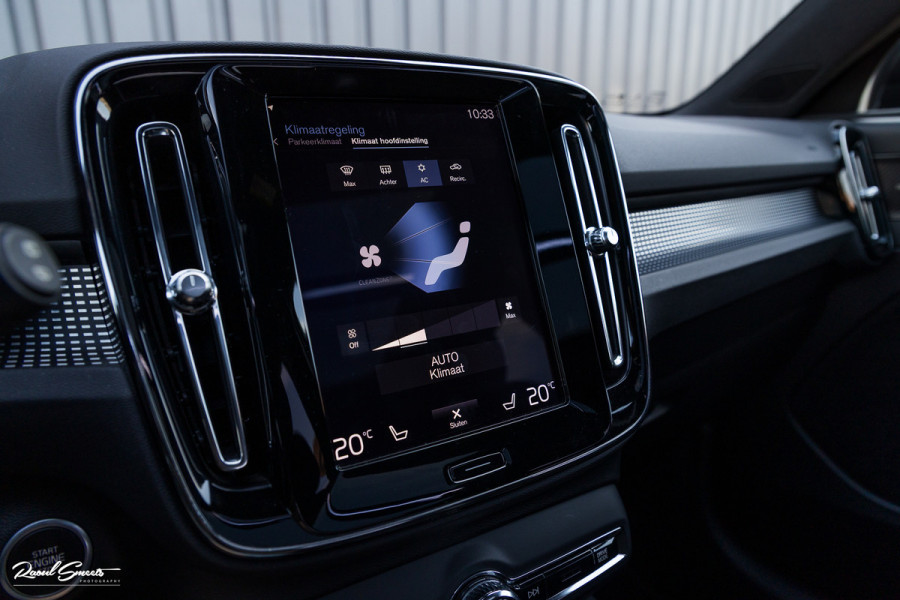 Volvo XC40 2.0 T5 AWD R-Design Intro Edition | 2.100 kg Trekvermogen | Zwenkbare trekhaak | Panorama dak | Adaptieve cruise | Blis | Memory |