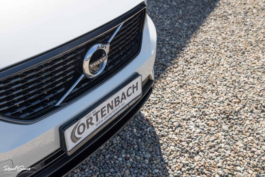 Volvo XC40 2.0 T5 AWD R-Design Intro Edition | 2.100 kg Trekvermogen | Zwenkbare trekhaak | Panorama dak | Adaptieve cruise | Blis | Memory |