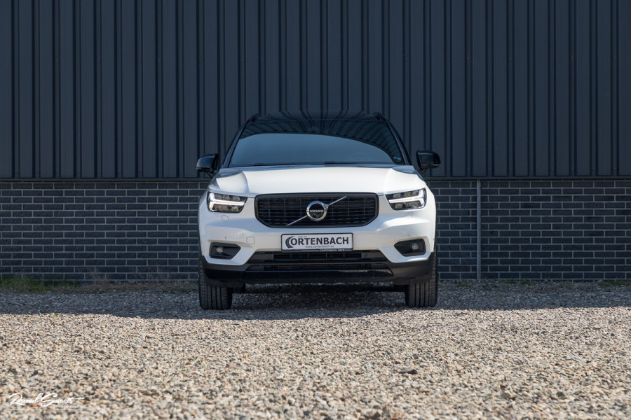 Volvo XC40 2.0 T5 AWD R-Design Intro Edition | 2.100 kg Trekvermogen | Zwenkbare trekhaak | Panorama dak | Adaptieve cruise | Blis | Memory |