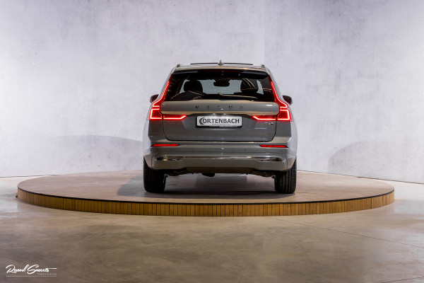 Volvo XC60 2.0 T6 Plug-in hybrid AWD Essential Bright | Panorama dak | Zwenkbare trekhaak | Adaptieve cruise | Blis | Apple carplay |