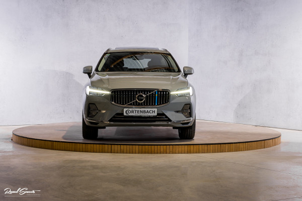 Volvo XC60 2.0 T6 Plug-in hybrid AWD Essential Bright | Panorama dak | Zwenkbare trekhaak | Adaptieve cruise | Blis | Apple carplay |