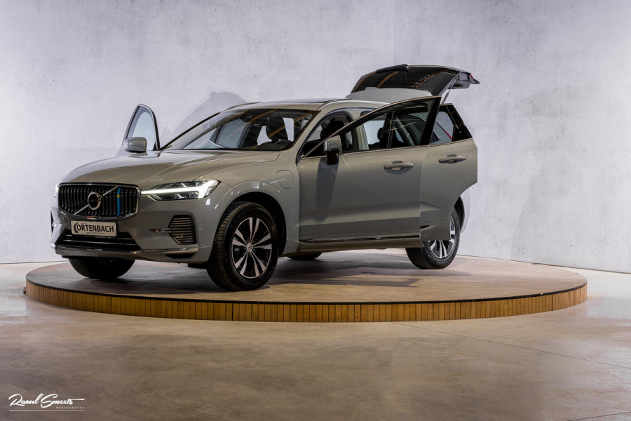 Volvo XC60 2.0 T6 Plug-in hybrid AWD Essential Bright | Panorama dak | Zwenkbare trekhaak | Adaptieve cruise | Blis | Apple carplay |