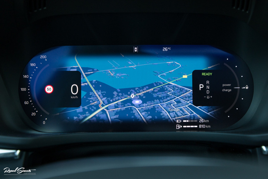 Volvo XC60 2.0 T6 Plug-in hybrid AWD Essential Bright | Panorama dak | Zwenkbare trekhaak | Adaptieve cruise | Blis | Apple carplay |