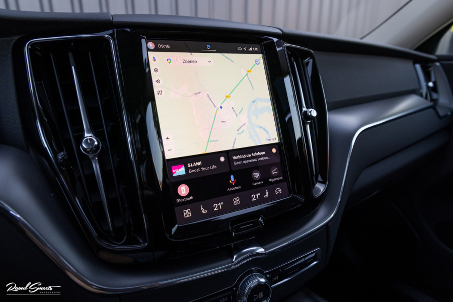 Volvo XC60 2.0 T6 Plug-in hybrid AWD Essential Bright | Panorama dak | Zwenkbare trekhaak | Adaptieve cruise | Blis | Apple carplay |