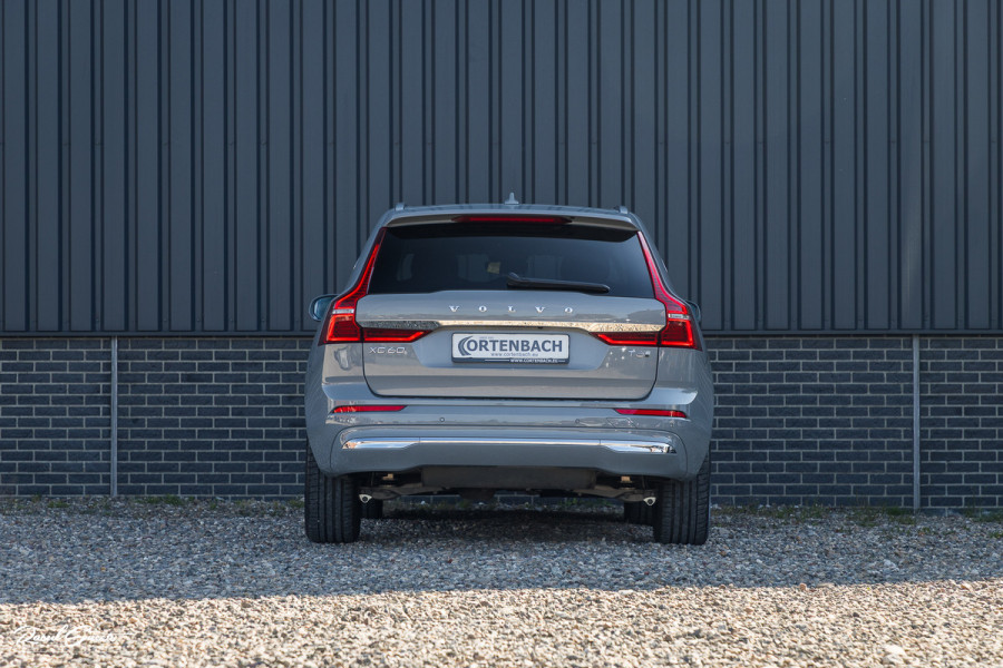 Volvo XC60 2.0 T6 Plug-in hybrid AWD Essential Bright | Panorama dak | Zwenkbare trekhaak | Adaptieve cruise | Blis | Apple carplay |