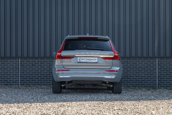 Volvo XC60 2.0 T6 Plug-in hybrid AWD Essential Bright | Panorama dak | Zwenkbare trekhaak | Adaptieve cruise | Blis | Apple carplay |