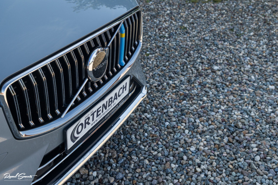 Volvo XC60 2.0 T6 Plug-in hybrid AWD Essential Bright | Panorama dak | Zwenkbare trekhaak | Adaptieve cruise | Blis | Apple carplay |