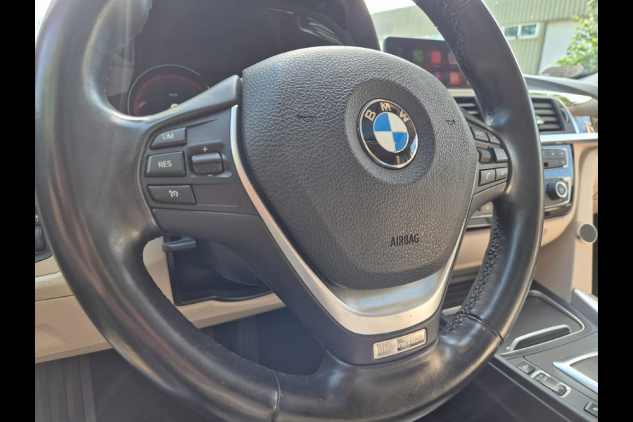 BMW 3-serie 320i Luxury Edition Individual Schuifdak Apple CarPlay Virtual dash Camera LED NAP 2e eigenaar 320i Luxury Edition