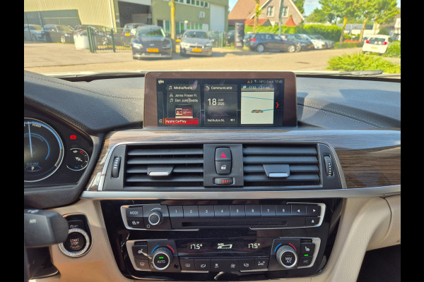 BMW 3-serie 320i Luxury Edition Individual Schuifdak Apple CarPlay Virtual dash Camera LED NAP 2e eigenaar 320i Luxury Edition