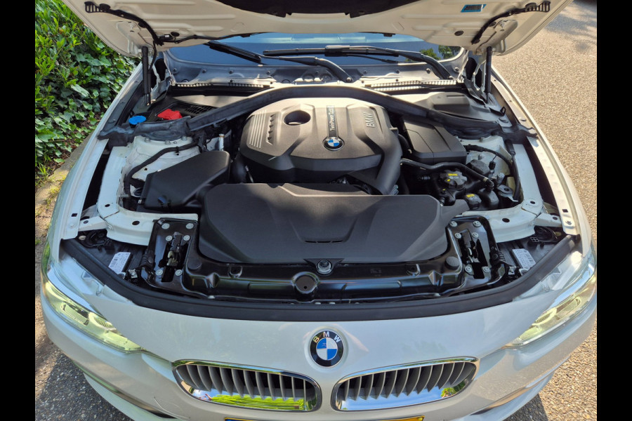 BMW 3-serie 320i Luxury Edition Individual Schuifdak Apple CarPlay Virtual dash Camera LED NAP 2e eigenaar 320i Luxury Edition