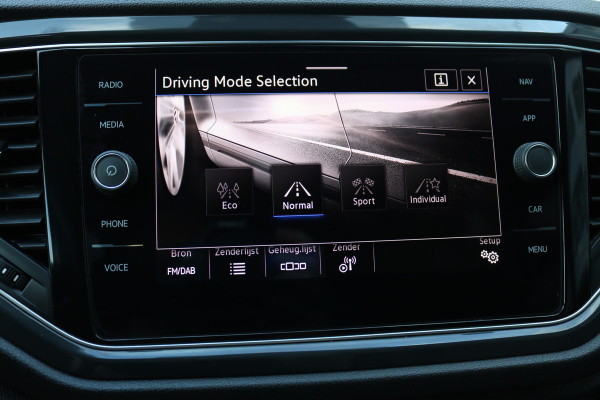 Volkswagen T-Roc 1.5 TSI Sport Autom Virtuel cockpit Xenon Navi Camera Bj:2021