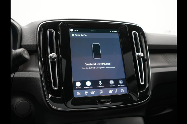 Volvo XC40 Recharge Ultimate 69 kWh 231pk Dealer O.H. | Panodak | Adaptive Cruise | Warmtepomp | 360 Camera | Harman / Kardon | Alcantara Sportstoelen Memory & Verwarmd | Stuur Verwarmd | Keyless | Blis | Apple Carplay | Google Assistent |