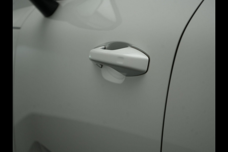 Volvo XC40 Recharge Ultimate 69 kWh 231pk Dealer O.H. | Panodak | Adaptive Cruise | Warmtepomp | 360 Camera | Harman / Kardon | Alcantara Sportstoelen Memory & Verwarmd | Stuur Verwarmd | Keyless | Blis | Apple Carplay | Google Assistent |