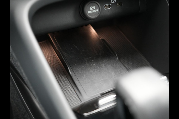 Volvo XC40 Recharge Ultimate 69 kWh 231pk Dealer O.H. | Panodak | Adaptive Cruise | Warmtepomp | 360 Camera | Harman / Kardon | Alcantara Sportstoelen Memory & Verwarmd | Stuur Verwarmd | Keyless | Blis | Apple Carplay | Google Assistent |