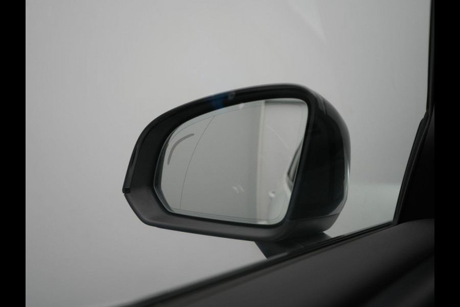 Volvo XC40 Recharge Ultimate 69 kWh 231pk Dealer O.H. | Panodak | Adaptive Cruise | Warmtepomp | 360 Camera | Harman / Kardon | Alcantara Sportstoelen Memory & Verwarmd | Stuur Verwarmd | Keyless | Blis | Apple Carplay | Google Assistent |