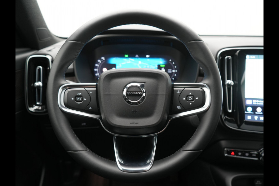 Volvo XC40 Recharge Ultimate 69 kWh 231pk Dealer O.H. | Panodak | Adaptive Cruise | Warmtepomp | 360 Camera | Harman / Kardon | Alcantara Sportstoelen Memory & Verwarmd | Stuur Verwarmd | Keyless | Blis | Apple Carplay | Google Assistent |