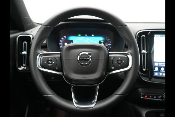 Volvo XC40 Recharge Ultimate 69 kWh 231pk Dealer O.H. | Panodak | Adaptive Cruise | Warmtepomp | 360 Camera | Harman / Kardon | Alcantara Sportstoelen Memory & Verwarmd | Stuur Verwarmd | Keyless | Blis | Apple Carplay | Google Assistent |