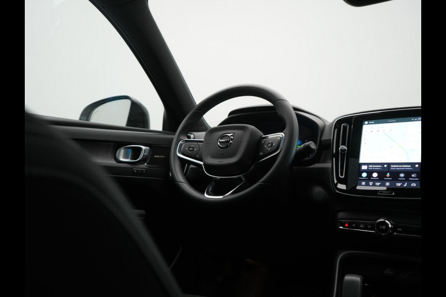 Volvo XC40 Recharge Ultimate 69 kWh 231pk Dealer O.H. | Panodak | Adaptive Cruise | Warmtepomp | 360 Camera | Harman / Kardon | Alcantara Sportstoelen Memory & Verwarmd | Stuur Verwarmd | Keyless | Blis | Apple Carplay | Google Assistent |