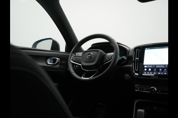 Volvo XC40 Recharge Ultimate 69 kWh 231pk Dealer O.H. | Panodak | Adaptive Cruise | Warmtepomp | 360 Camera | Harman / Kardon | Alcantara Sportstoelen Memory & Verwarmd | Stuur Verwarmd | Keyless | Blis | Apple Carplay | Google Assistent |