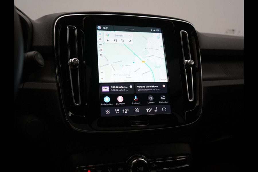 Volvo XC40 Recharge Ultimate 69 kWh 231pk Dealer O.H. | Panodak | Adaptive Cruise | Warmtepomp | 360 Camera | Harman / Kardon | Alcantara Sportstoelen Memory & Verwarmd | Stuur Verwarmd | Keyless | Blis | Apple Carplay | Google Assistent |