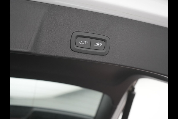 Volvo XC40 Recharge Ultimate 69 kWh 231pk Dealer O.H. | Panodak | Adaptive Cruise | Warmtepomp | 360 Camera | Harman / Kardon | Alcantara Sportstoelen Memory & Verwarmd | Stuur Verwarmd | Keyless | Blis | Apple Carplay | Google Assistent |