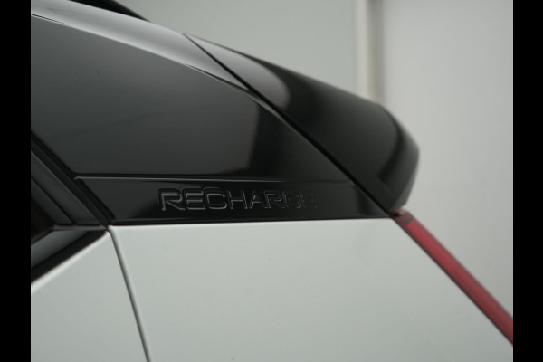 Volvo XC40 Recharge Ultimate 69 kWh 231pk Dealer O.H. | Panodak | Adaptive Cruise | Warmtepomp | 360 Camera | Harman / Kardon | Alcantara Sportstoelen Memory & Verwarmd | Stuur Verwarmd | Keyless | Blis | Apple Carplay | Google Assistent |
