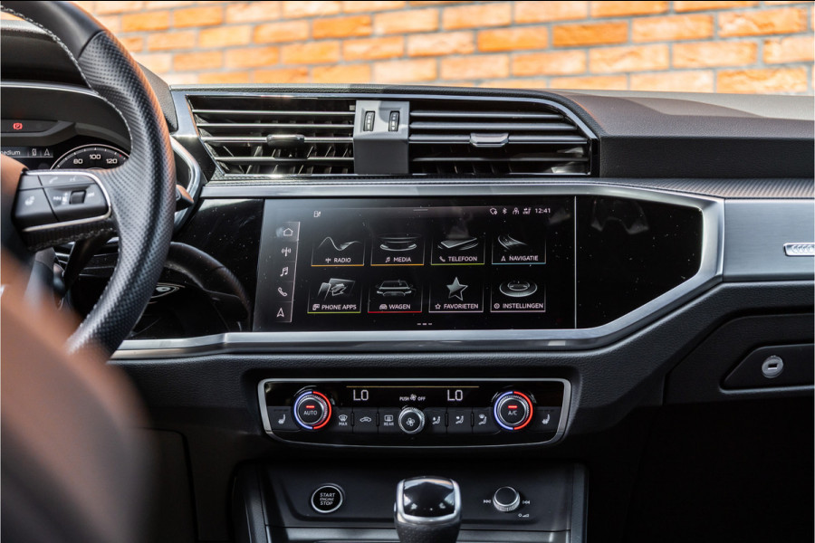 Audi Q3 45 TFSI e 245 PK S edition | 360 Camera | ACC | S-Line | Magnetic Ride | Matrix verlichting | CarPlay | Navigatie | Trekhaak | Inc 21% BTW | Black Style | Stuur- en stoelverwarming | Nieuwe APK | Garantie | Dealer onderhouden